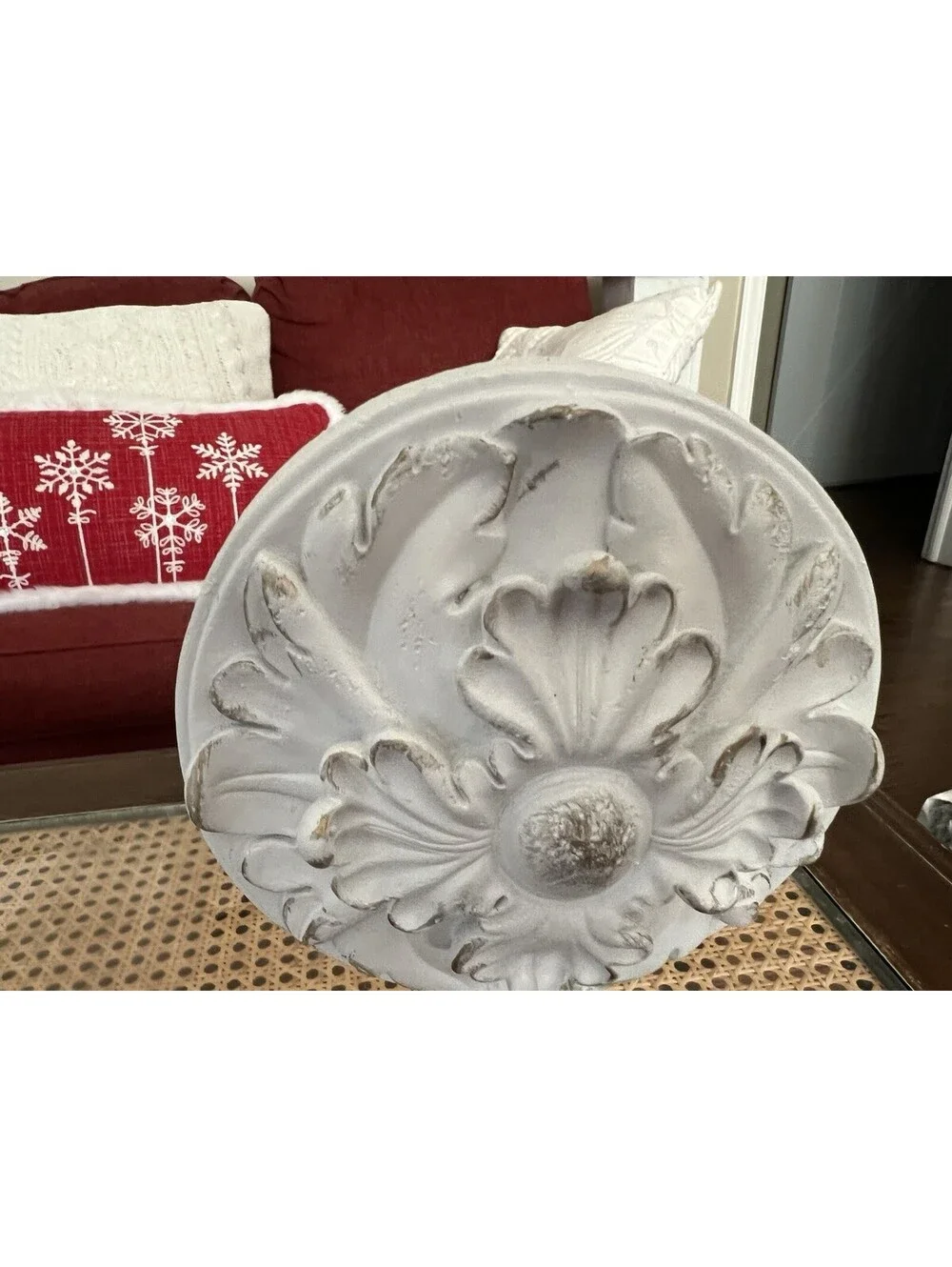 Ornate Acanthus leaf medalion table top display